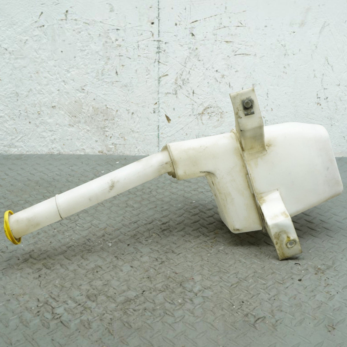 10-14 Ford Mustang GT S197 Windshield Washer Fluid Tank w Pump Cap AR3317B613AA