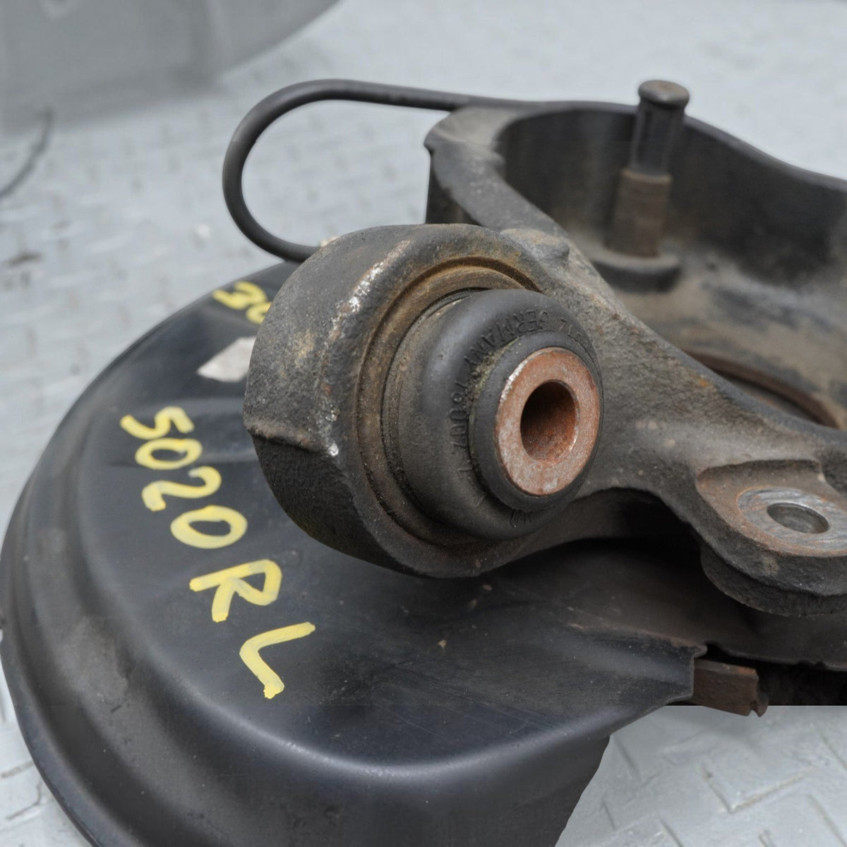 99-06 BMW 320 323 325 328 330 E46 Rear Left Driver Side Knuckle Spindle OEM