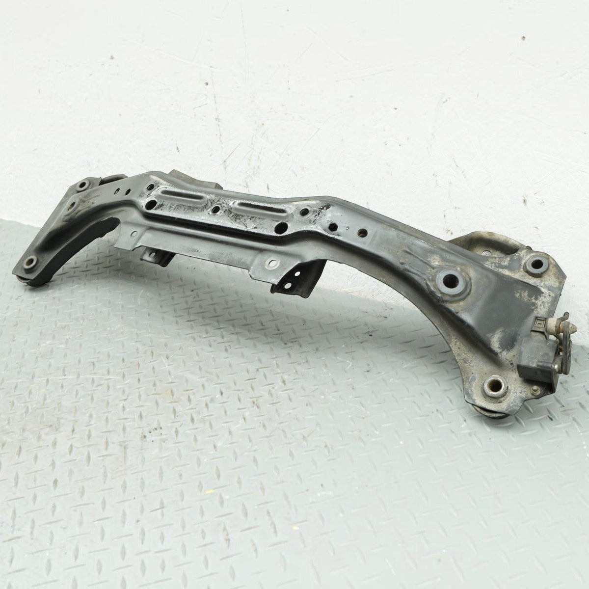 99-06 BMW 320 323 325 328 330 E46 Front Subframe Crossmember Engine Cradle OEM