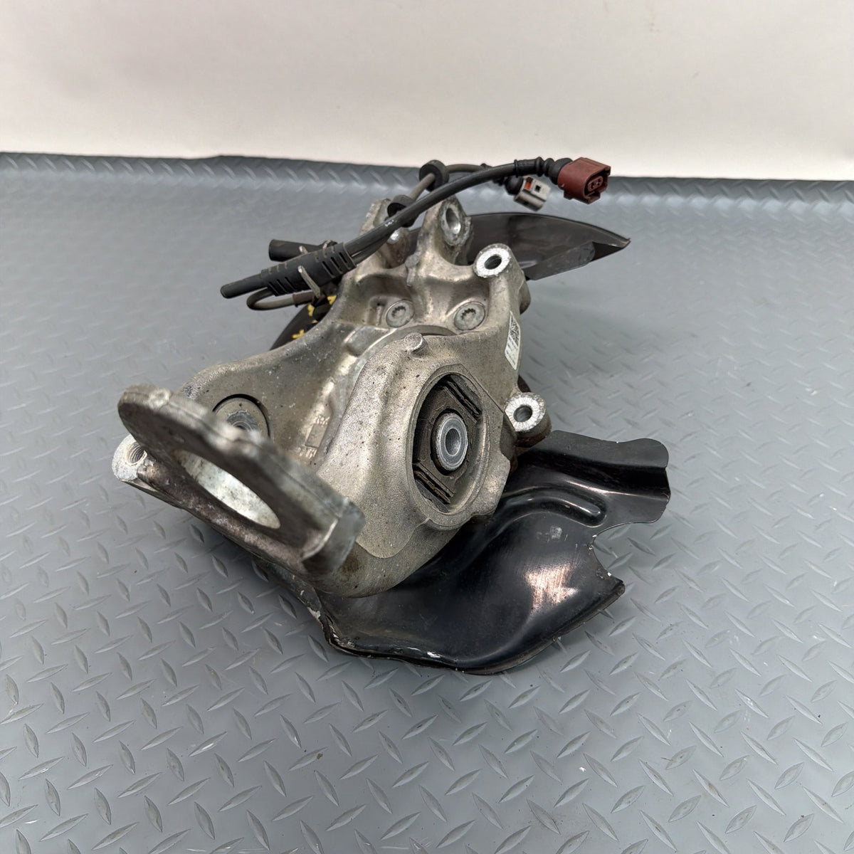 12-18 Audi S7 S6 A6 A7 4G C7 Rear Left Side Knuckle Spindle Hub 8R0505431F OEM