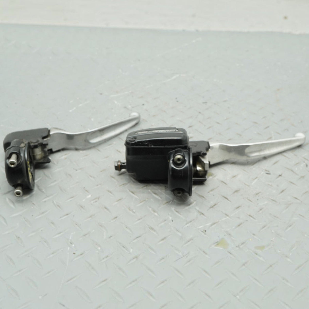 12-13 Harley-Davidson FLHTC Electra Glide Classic Handlebar Clutch Lever Brake