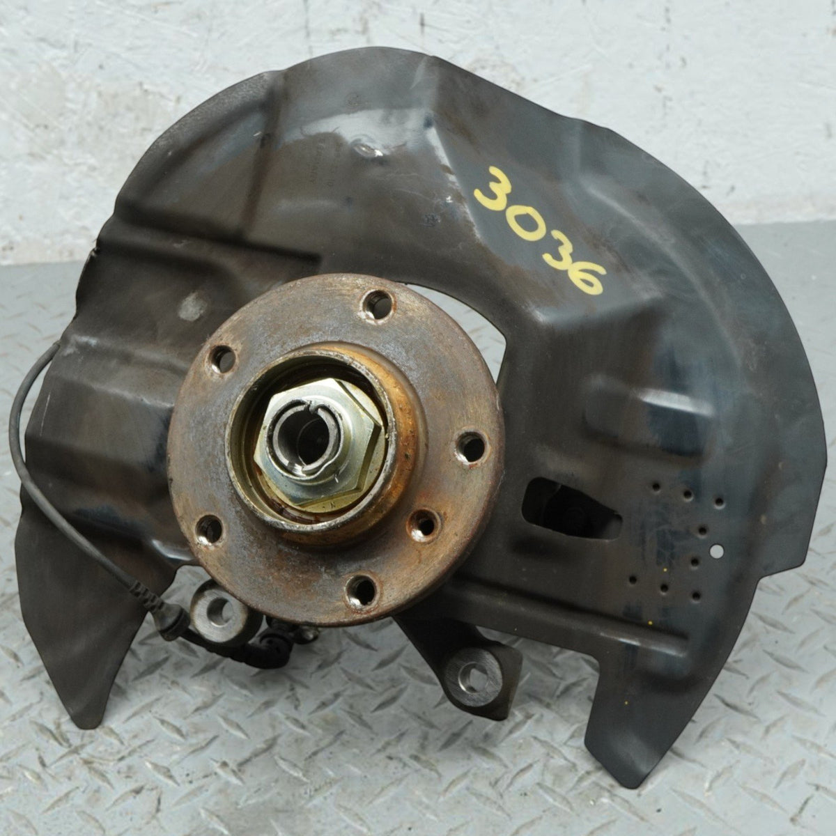 99-06 BMW 320 323 325 328 330 E46 Front Left Spindle Knuckle Hub 31211096429 OEM
