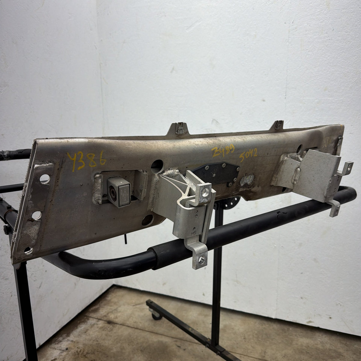 16-19 Mercedes GLE350 GLS450 GLS550 X166 Transmission Mount Bracket A1662400500