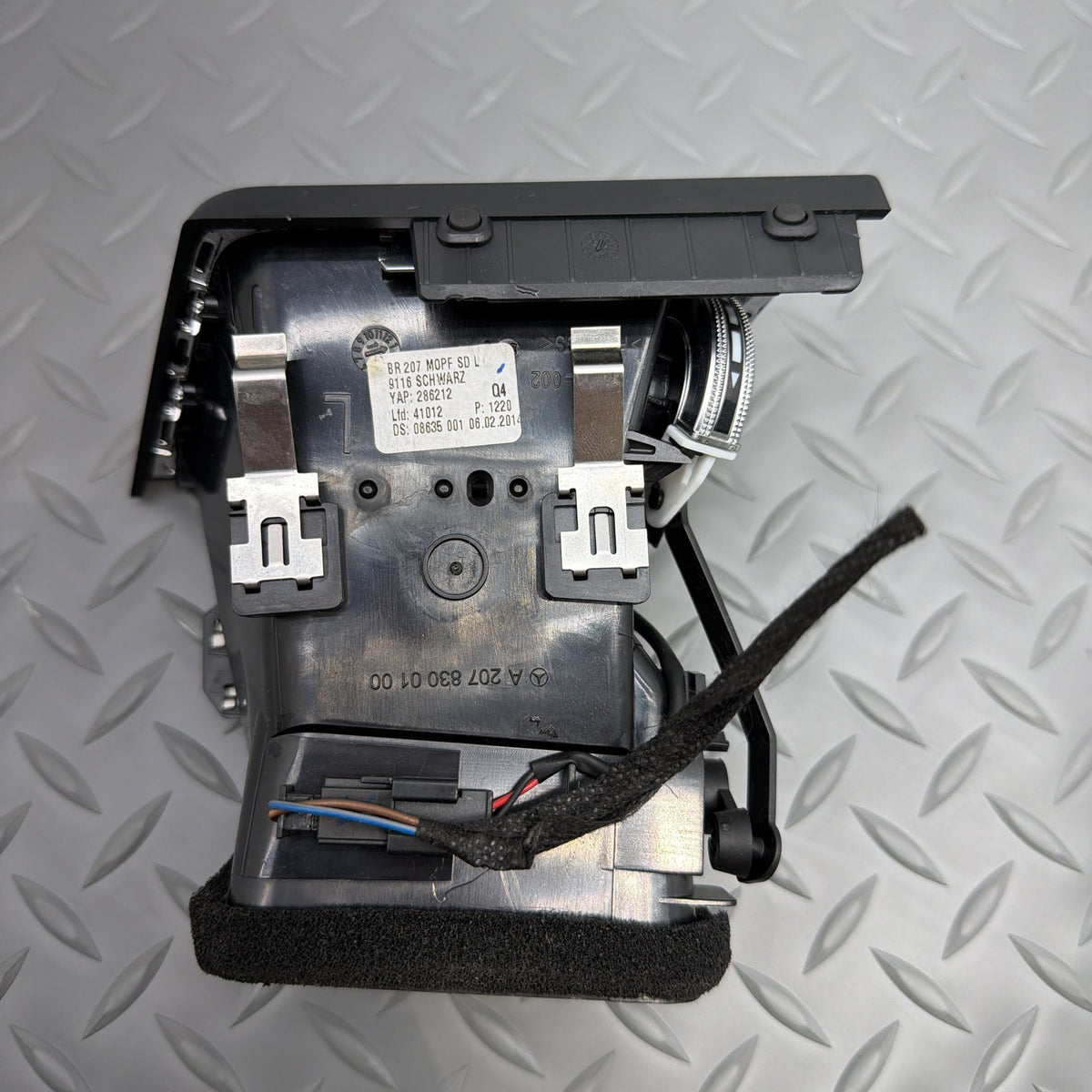 14-17 Mercedes E350 E400 E550 W207 Left Dash Air Vent A2078300100 OEM