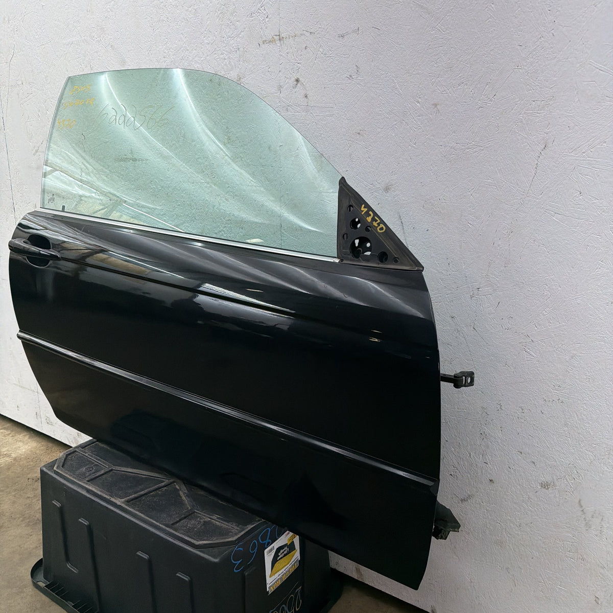01-06 BMW M3 325Ci 330Ci 323Ci E46 Coupe Convertible RH Front Door Black 475 OEM