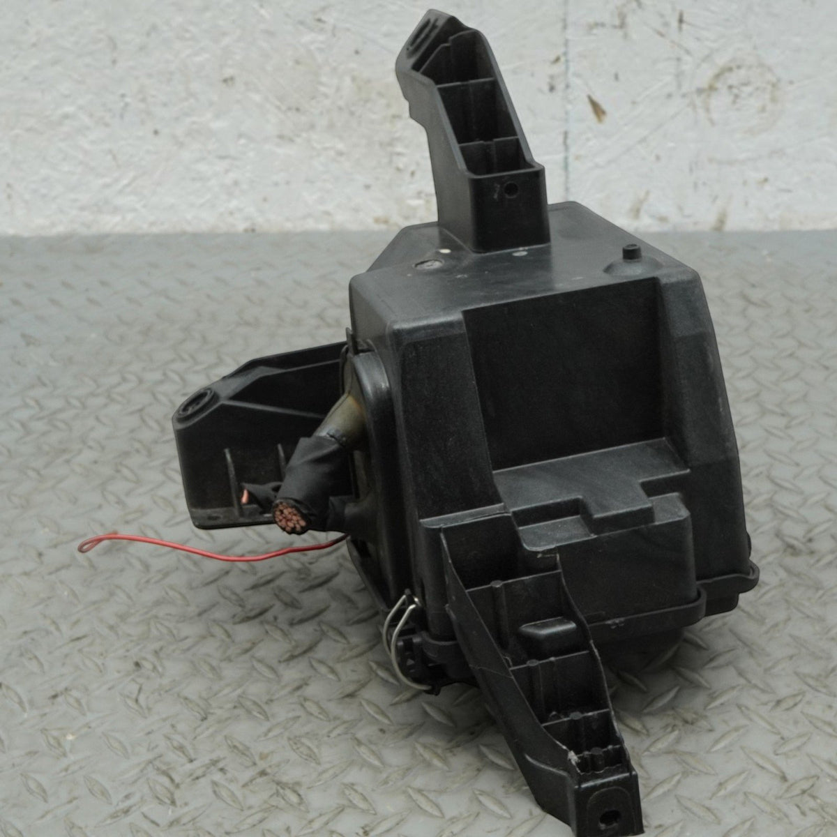 17-19 Mercedes GLS550 GLS450 GLS350d X166 Fuse Box Junction A1665400182 OEM