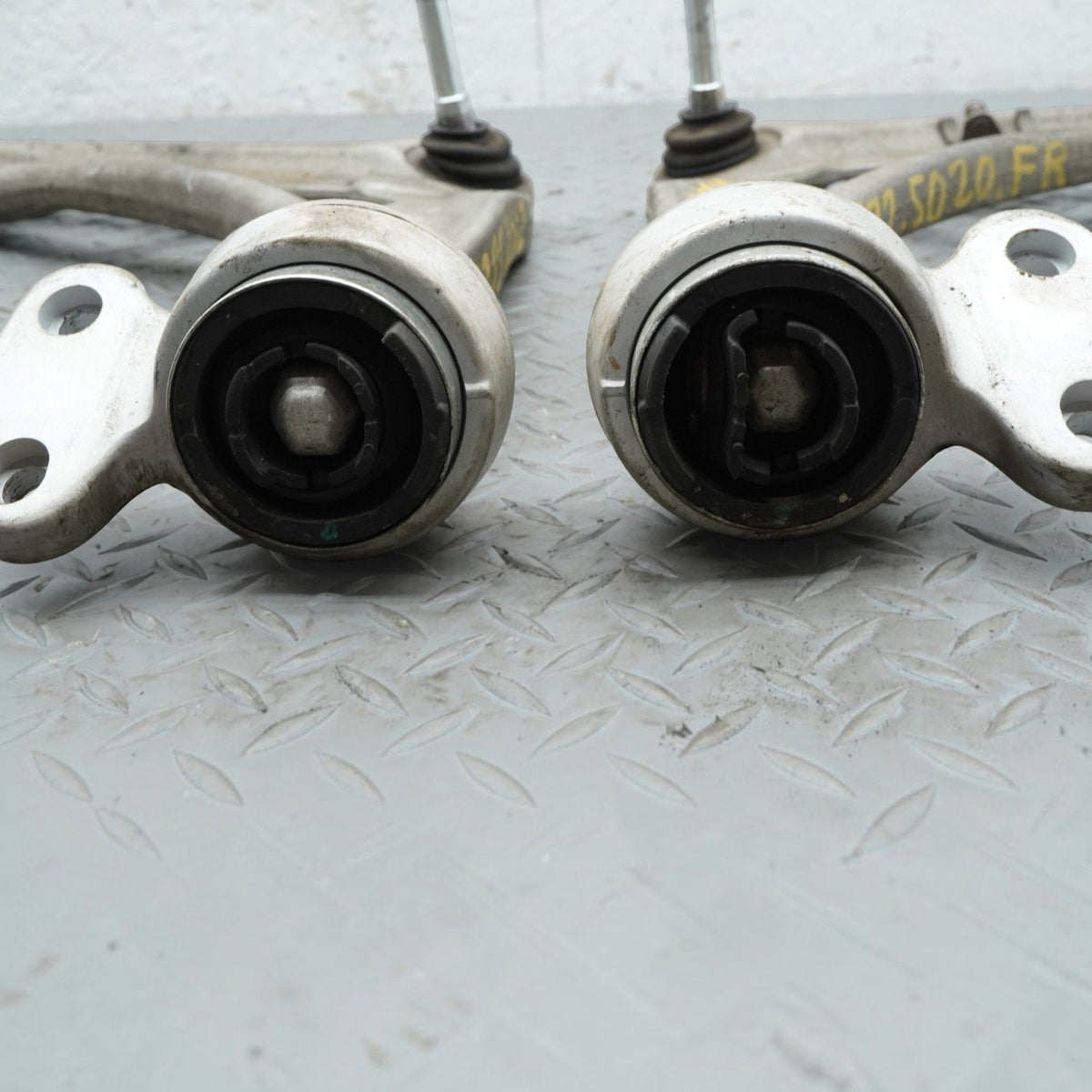 99-06 BMW 320 323 325 328 330 E46 Front Right Left Lower Control Arm 31126758519