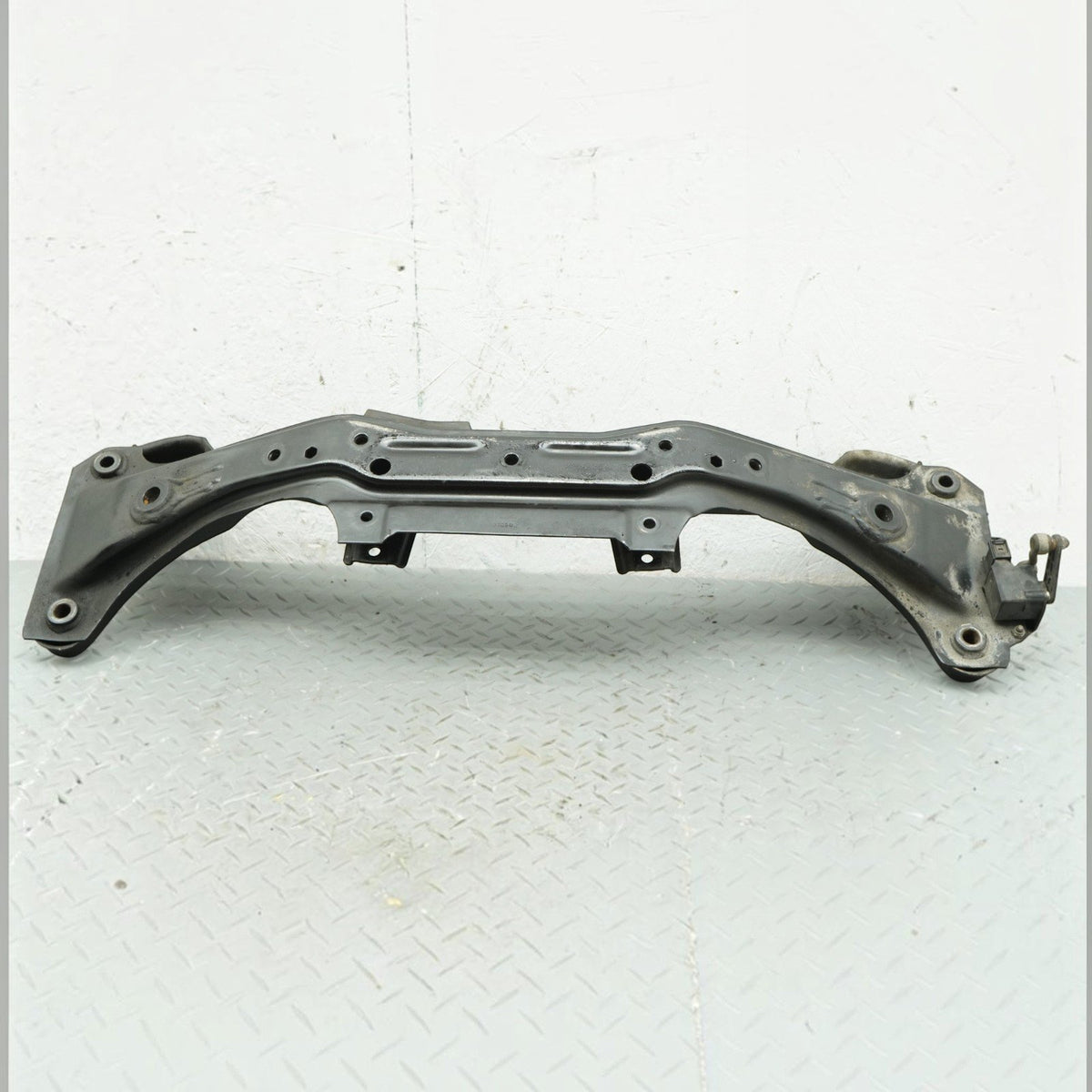 99-06 BMW 320 323 325 328 330 E46 Front Subframe Crossmember Engine Cradle OEM