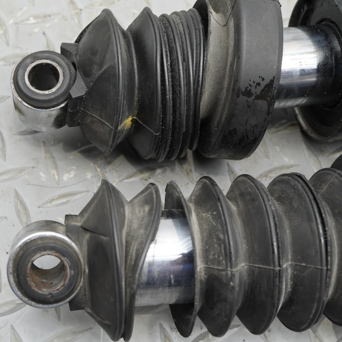 2000-2008 Harley-Davidson FLHRCI Road Classic Rear Shock Absorbers 54565-97