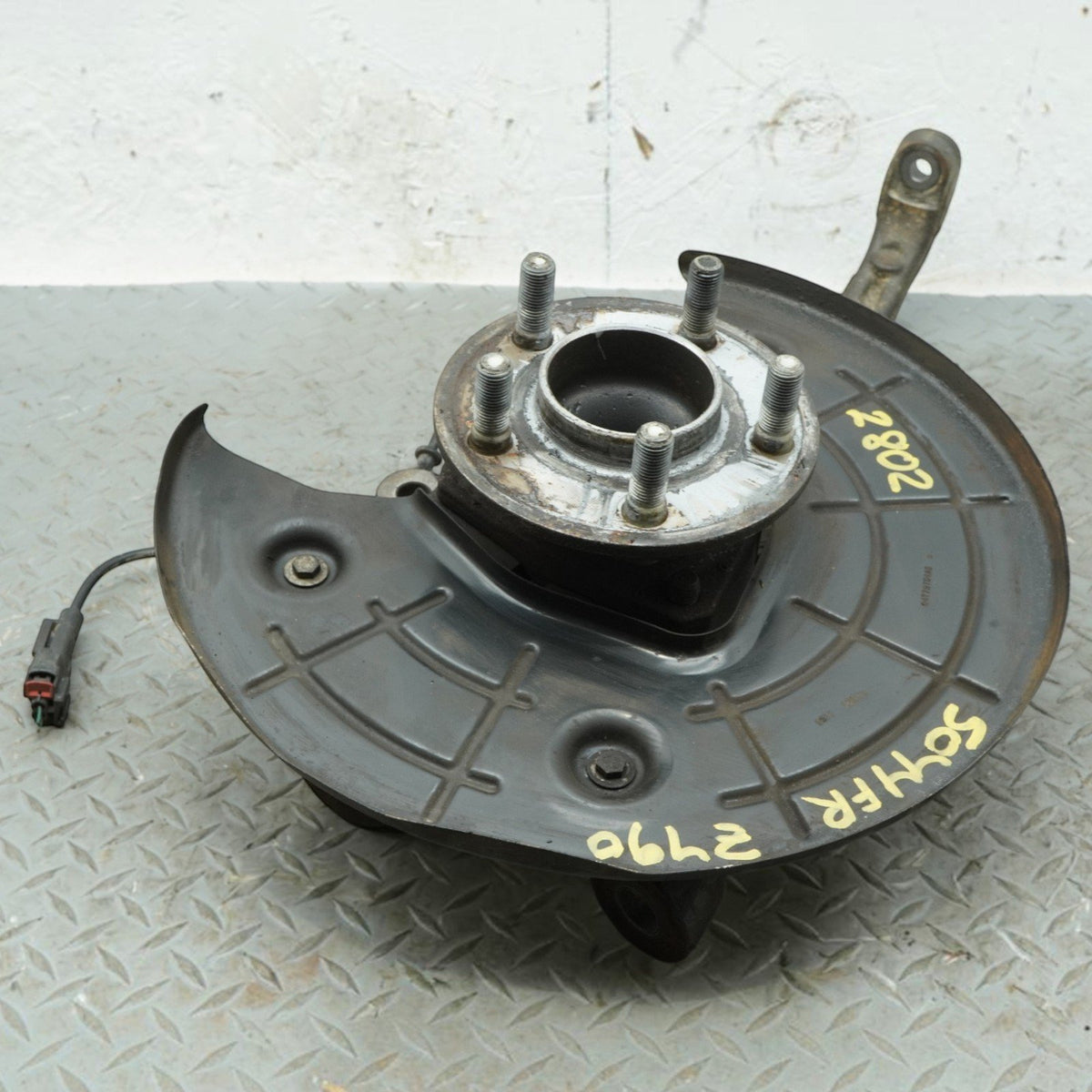 12-23 Dodge Challenger RWD 5.7L Spindle Knuckle Hub Front Right RH 05168402AD