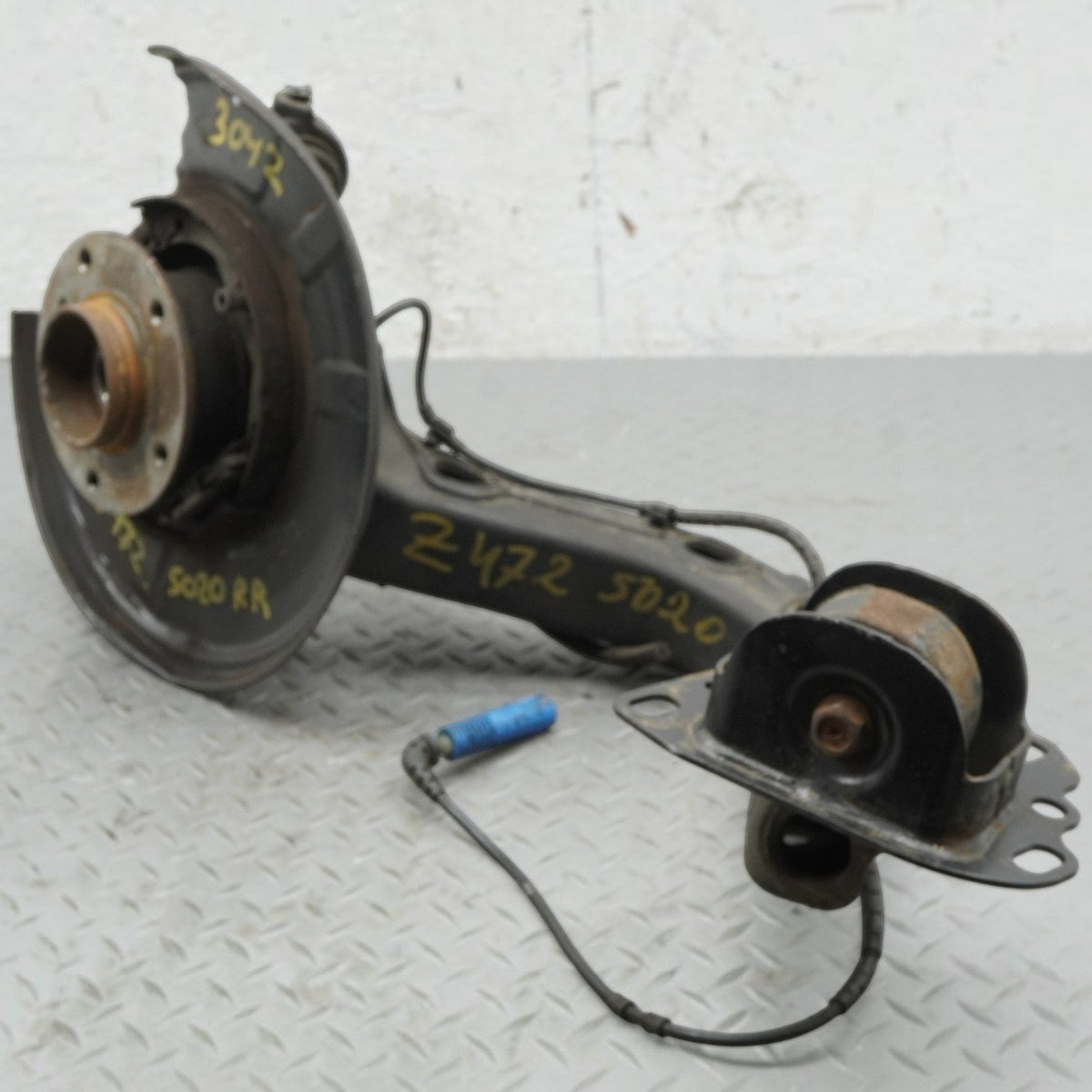 99-06 BMW 320 323 325 328 33 E46 Rear Right Passenger Knuckle Spindle OEM
