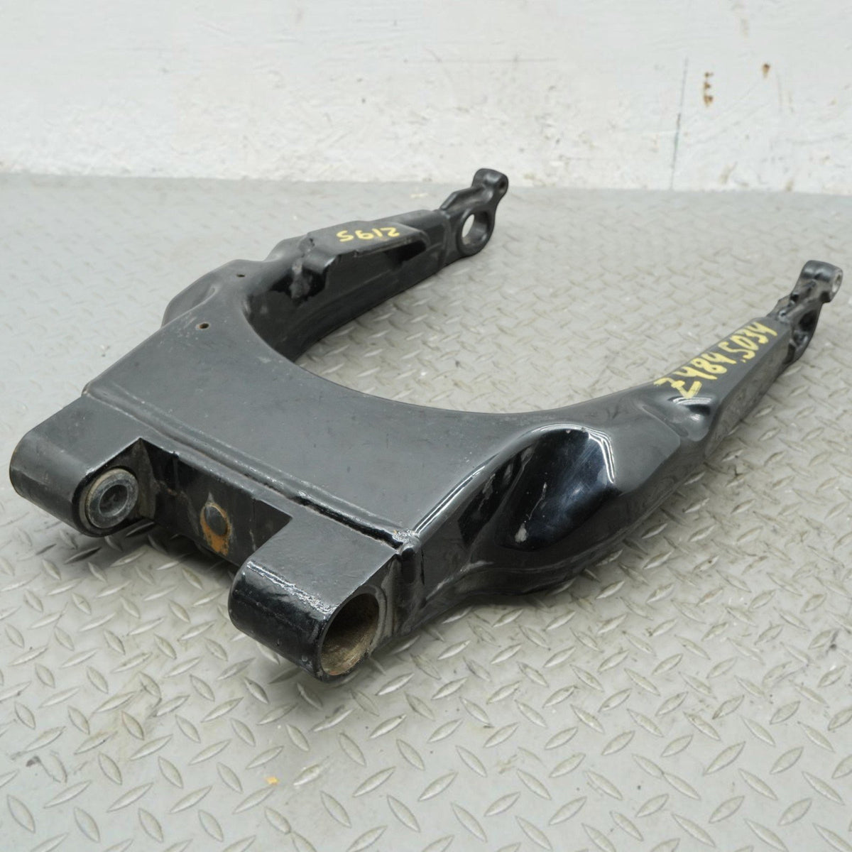 12-13 Harley-Davidson FLHTC Electra Glide Rear Fork Swingarm Swing Arm 45470-09