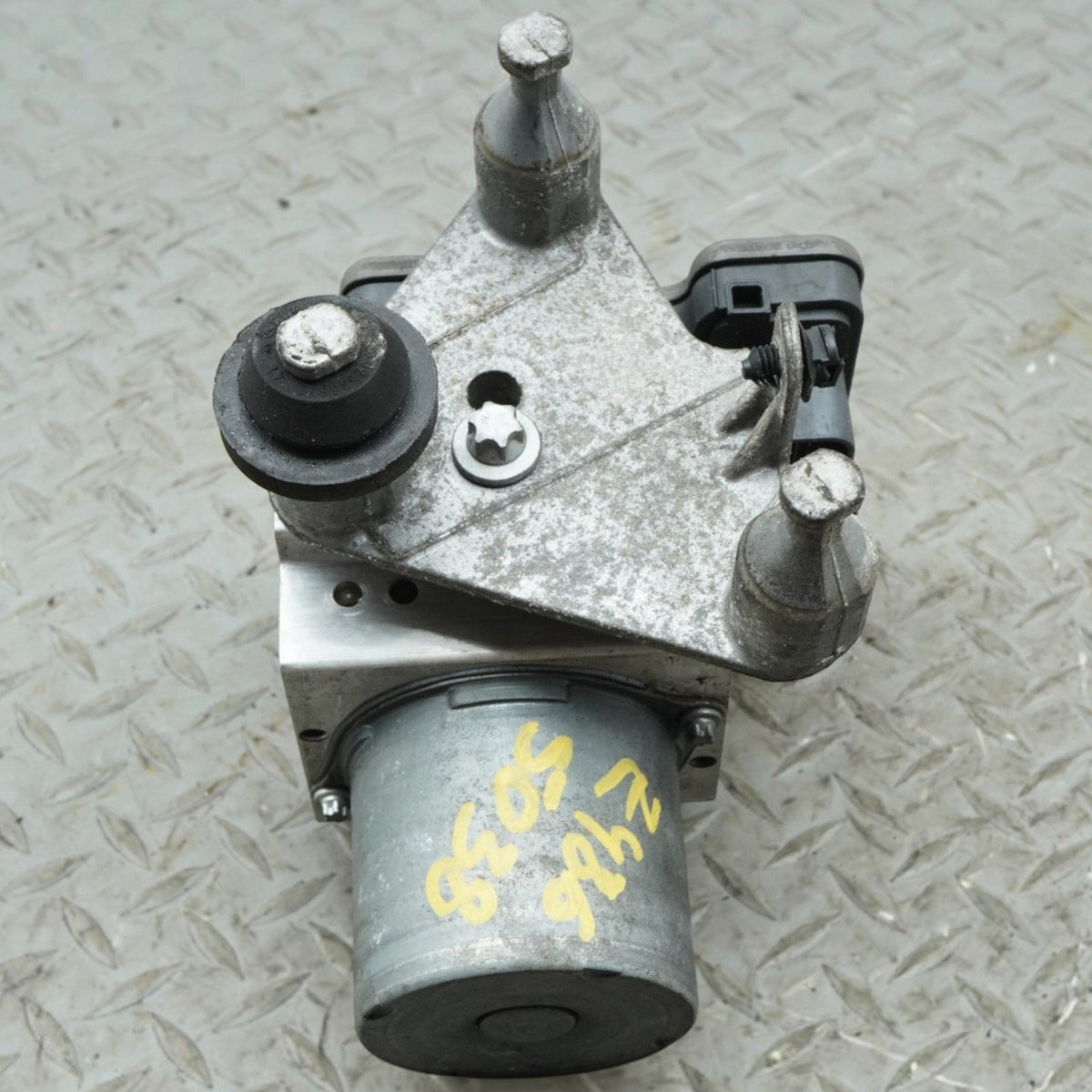 2014 Mercedes E350 C207 ABS Pump Anti Lock Brake Modulator Module A2124311048
