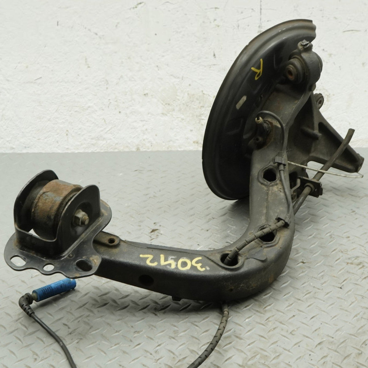 99-06 BMW 320 323 325 328 33 E46 Rear Right Passenger Knuckle Spindle OEM