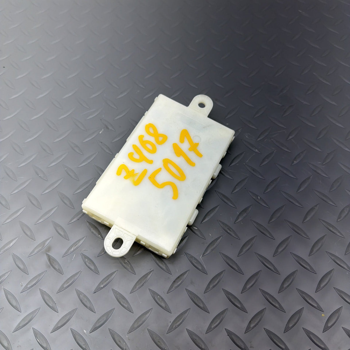 14-17 Mercedes S550 S600 S63 W222 Keyless Go Control Module A2229003308 OEM