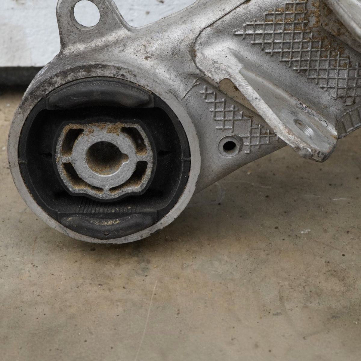 17-20 BMW 530i 540i M550 G30 Rear Subframe Crossmember Suspension 6861201 OEM