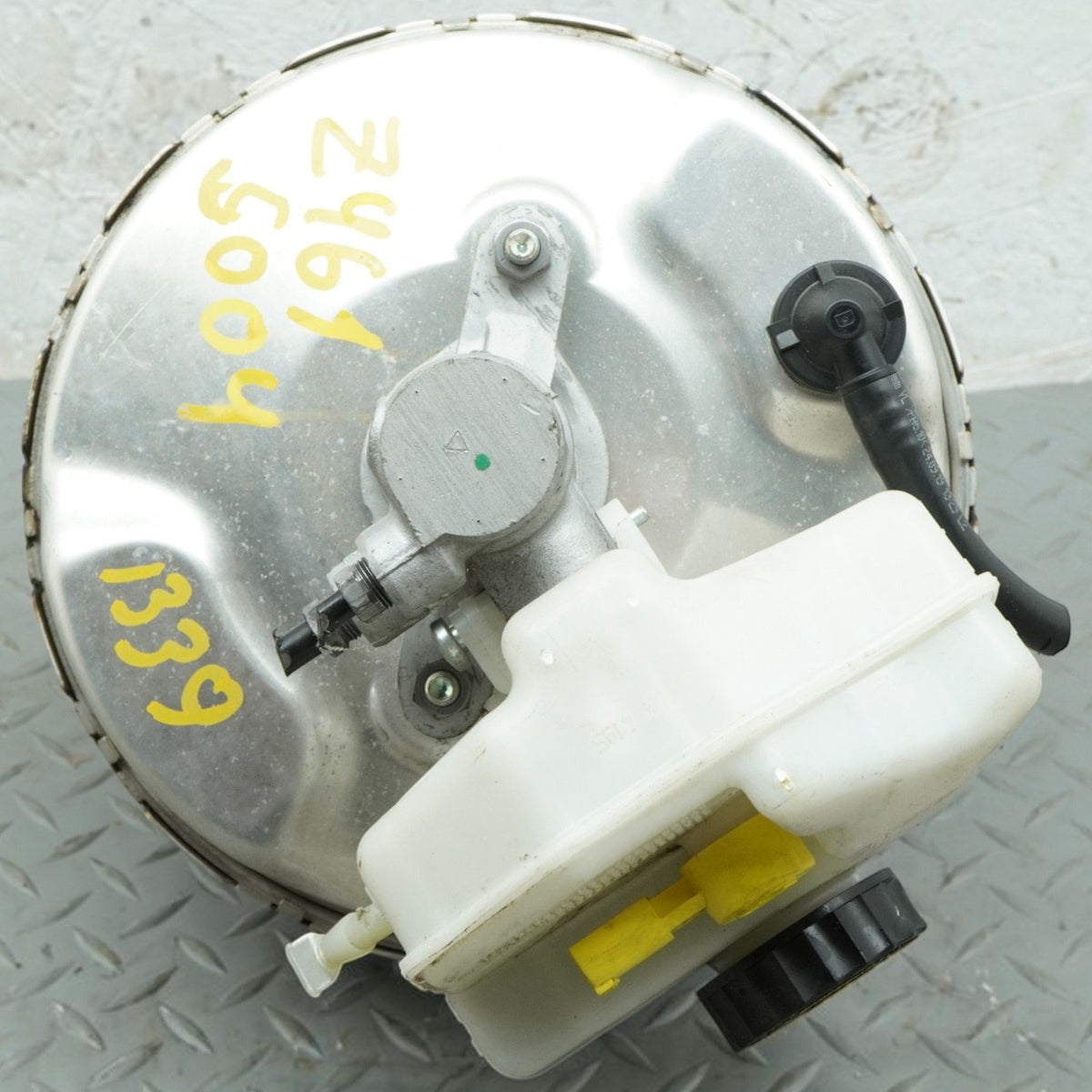 17-20 BMW 530i 540i G30 Power Brake Booster Master Cylinder Tank 6881093 OEM