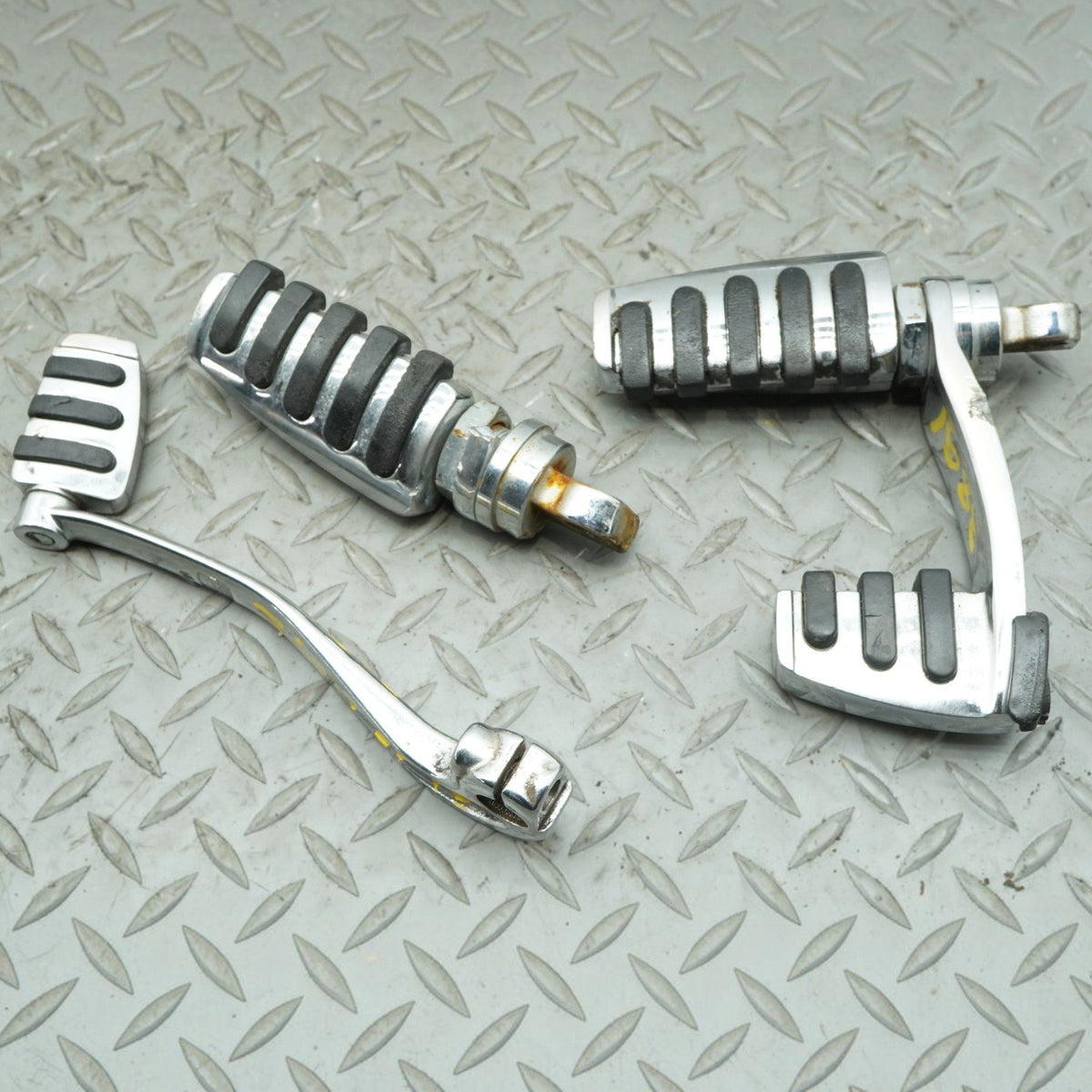 2007 Harley-Davidson FXSTD Softail Deuce Footpegs Footrest Pad Lever OEM