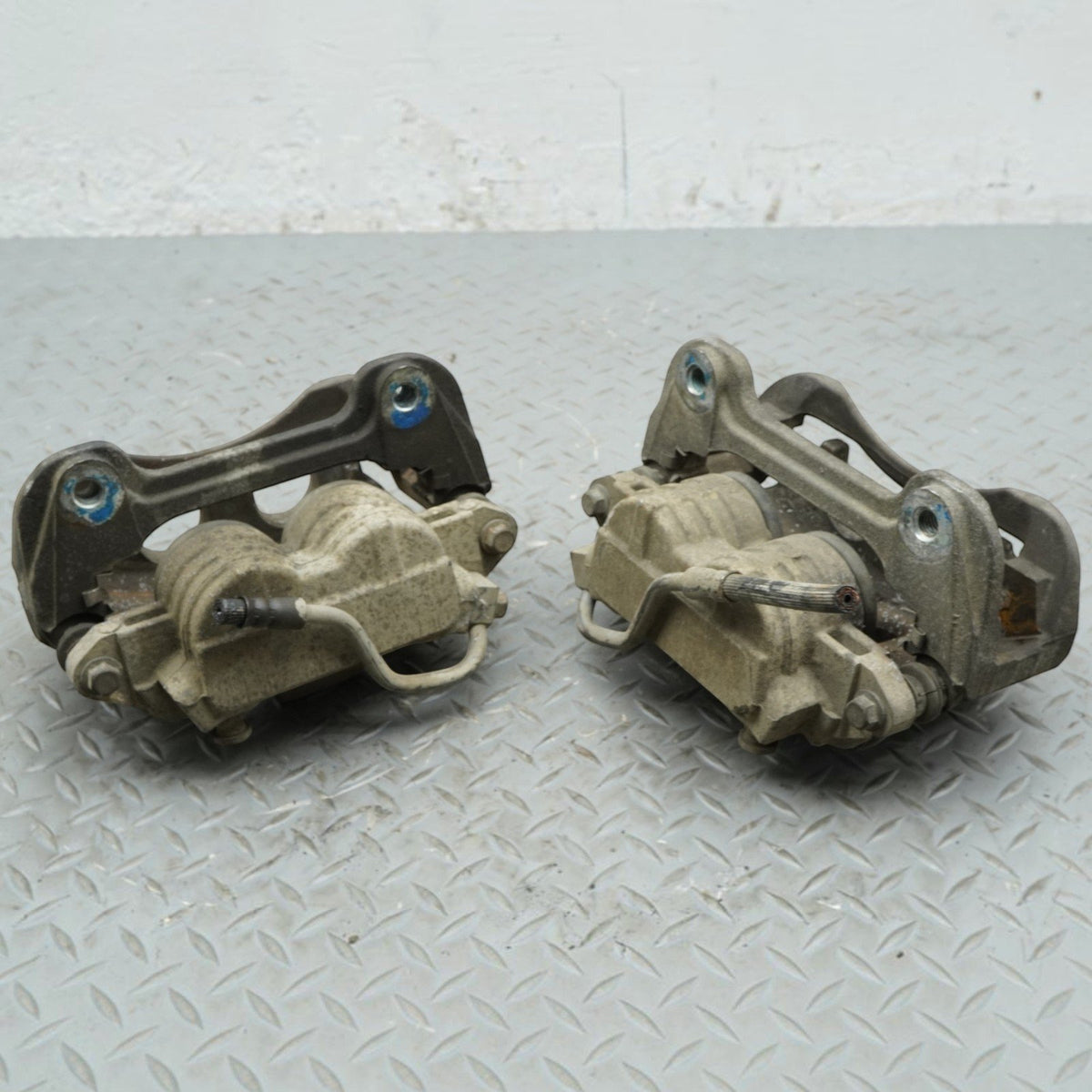2012 Ford Mustang Coupe Front Caliper BR33-2B119-AE/ BR33-2B118-AE