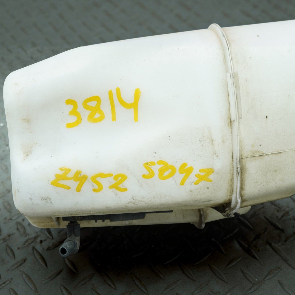 10-14 Ford Mustang GT S197 Windshield Washer Fluid Tank w Pump Cap AR3317B613AA
