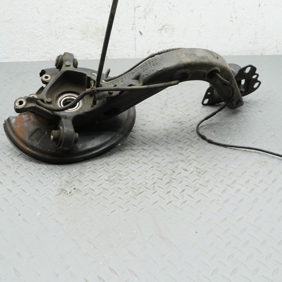 99-06 BMW 320 323 325 328 330 E46 Rear Left Driver Side Knuckle Spindle OEM