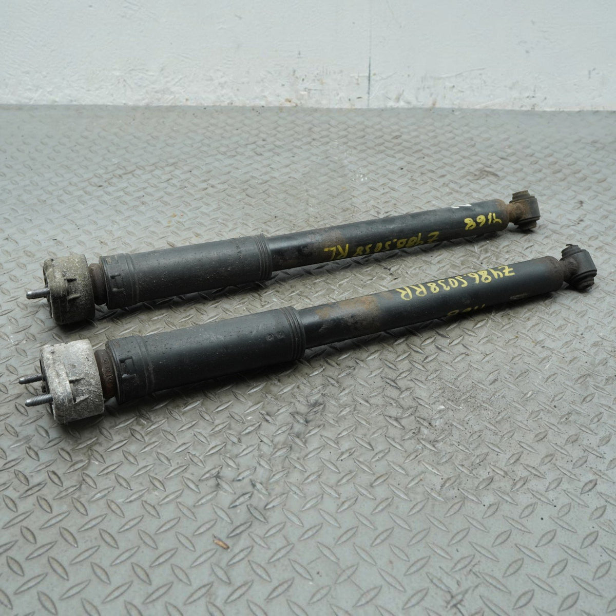 10-17 Mercedes E400 E350 C207 Rear Left Right Strut Suspension A2043260598 OEM