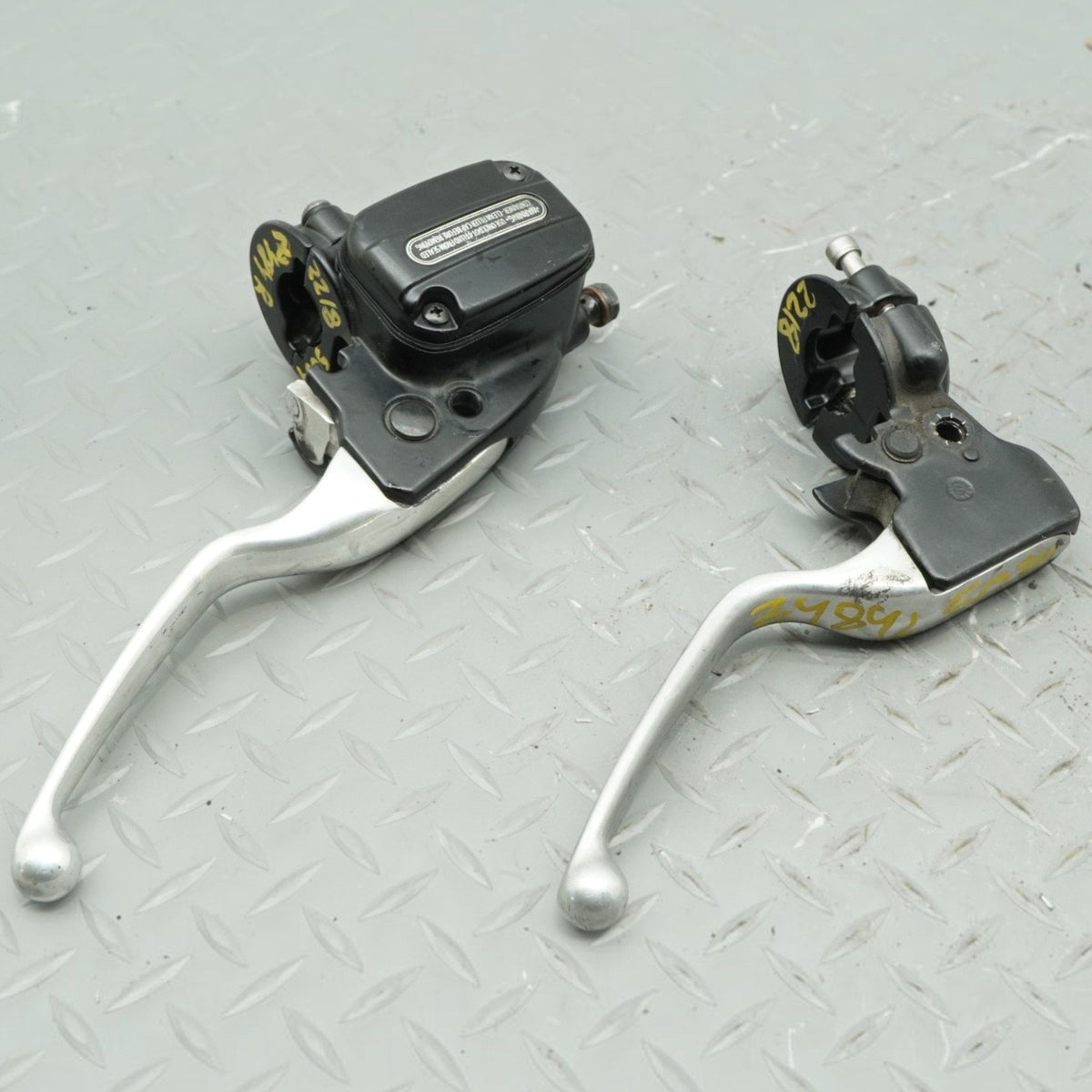 12-13 Harley-Davidson FLHTC Electra Glide Classic Handlebar Clutch Lever Brake