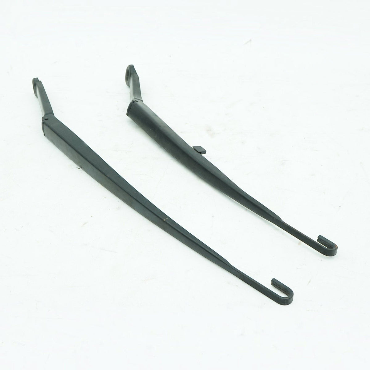 99-06 BMW E46 325i 330i M3 Front Wiper Arm Set LH RH 61617003931 61617007128 OEM