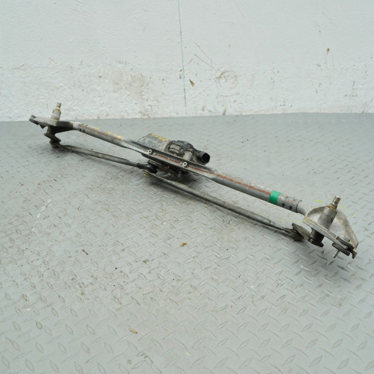 08-23 Dodge Challenger Wiper Linkage Motor Transmission Windshield 05028756AD