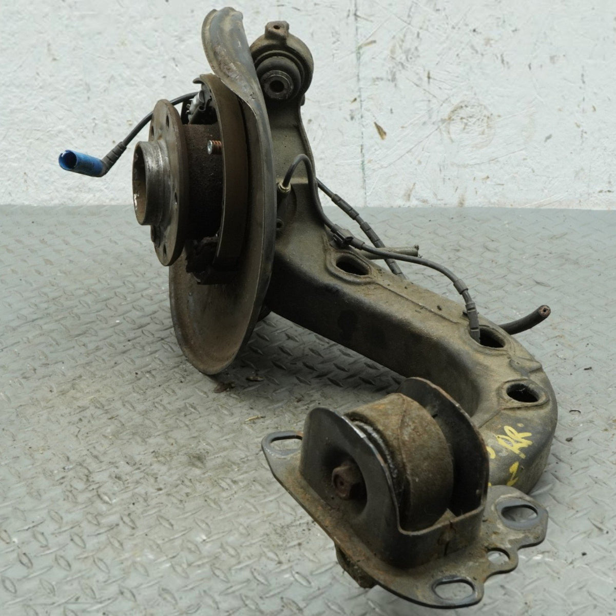 99-06 BMW 320 323 325 328 33 E46 Rear Right Passenger Knuckle Spindle OEM