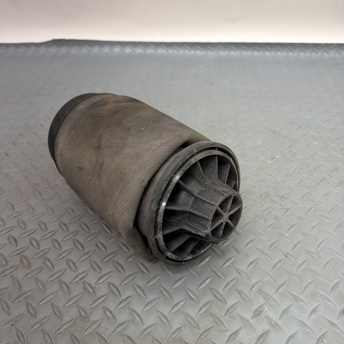 13-16 Mercedes GL450 GL550 X166 Rear LH Air Spring Bag Suspension 1643200925 OEM