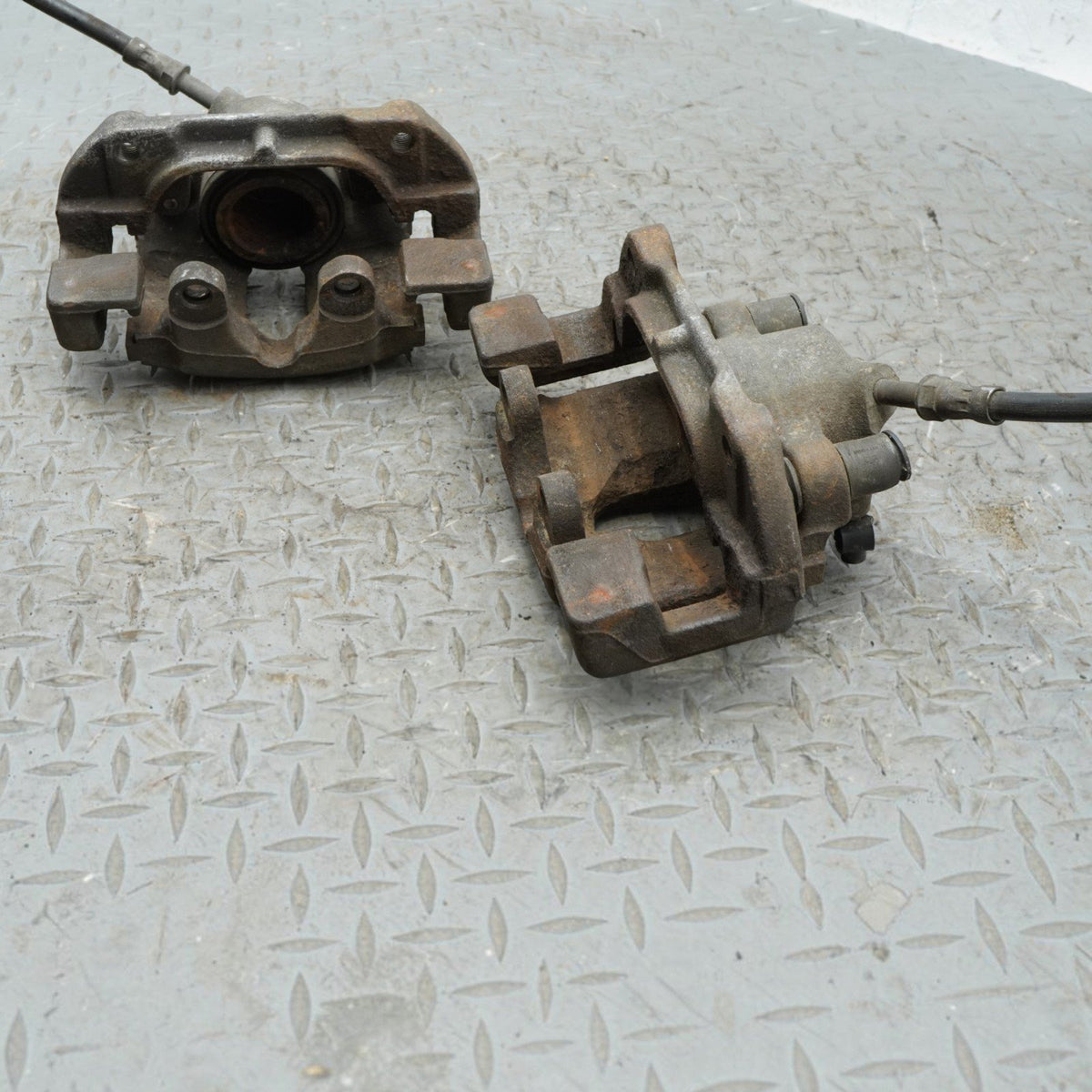 01-06 BMW 325Ci E46 Front Left Right Side Caliper Brake Stop 34116758113 OEM