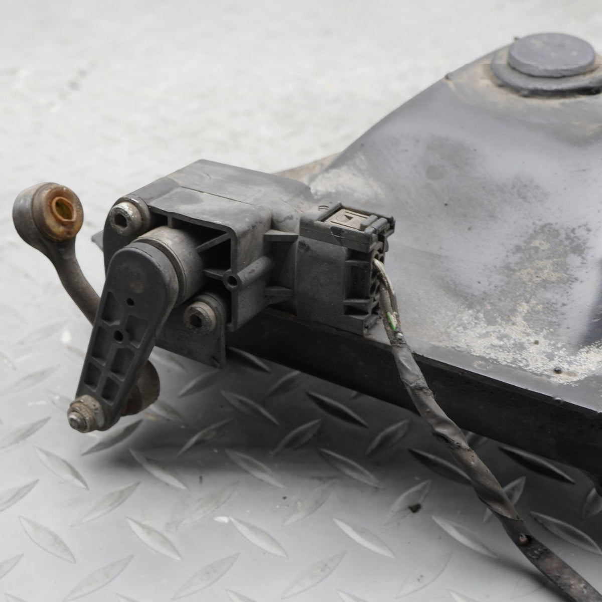 99-06 BMW 320 323 325 328 330 E46 Front Subframe Crossmember Engine Cradle OEM