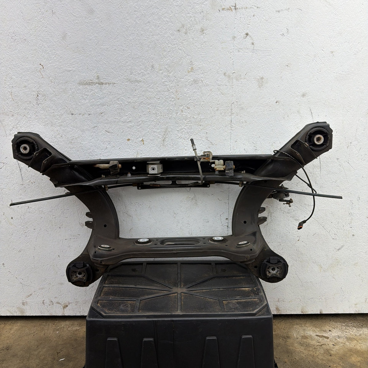 10-17 Mercedes E350 E550 W207 Rear Crossmember Subframe Cradle A2123503805 Coupe