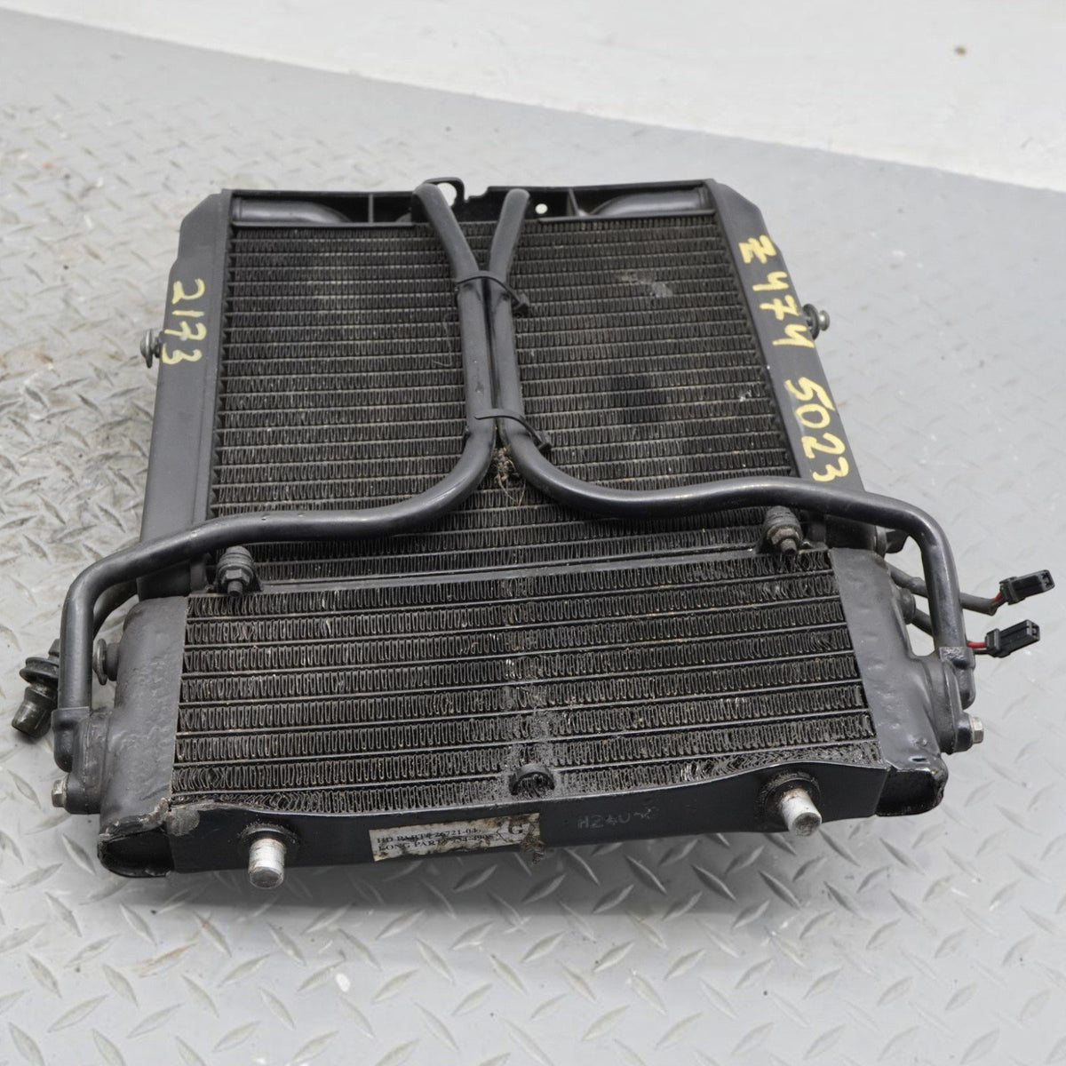 2002-2006 Harley Davidson VROD VRSCA Front Radiator W/ Fans 26722-04 OEM