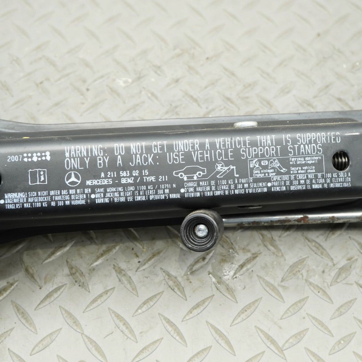 03-09 Mercedes E63 E550 E320 E350 W211 Jack Lifting Emergency A2115830215 OEM