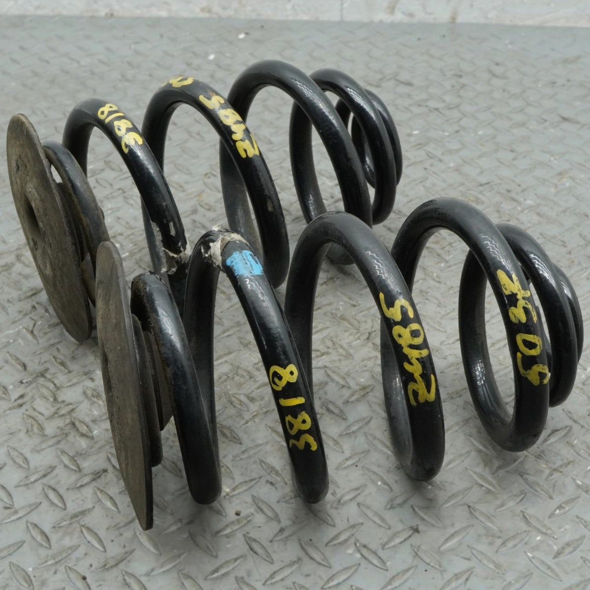 99-06 BMW 330i 328i 325i 323i E46 Rear Coil Spring Left Right 33536775572 OEM