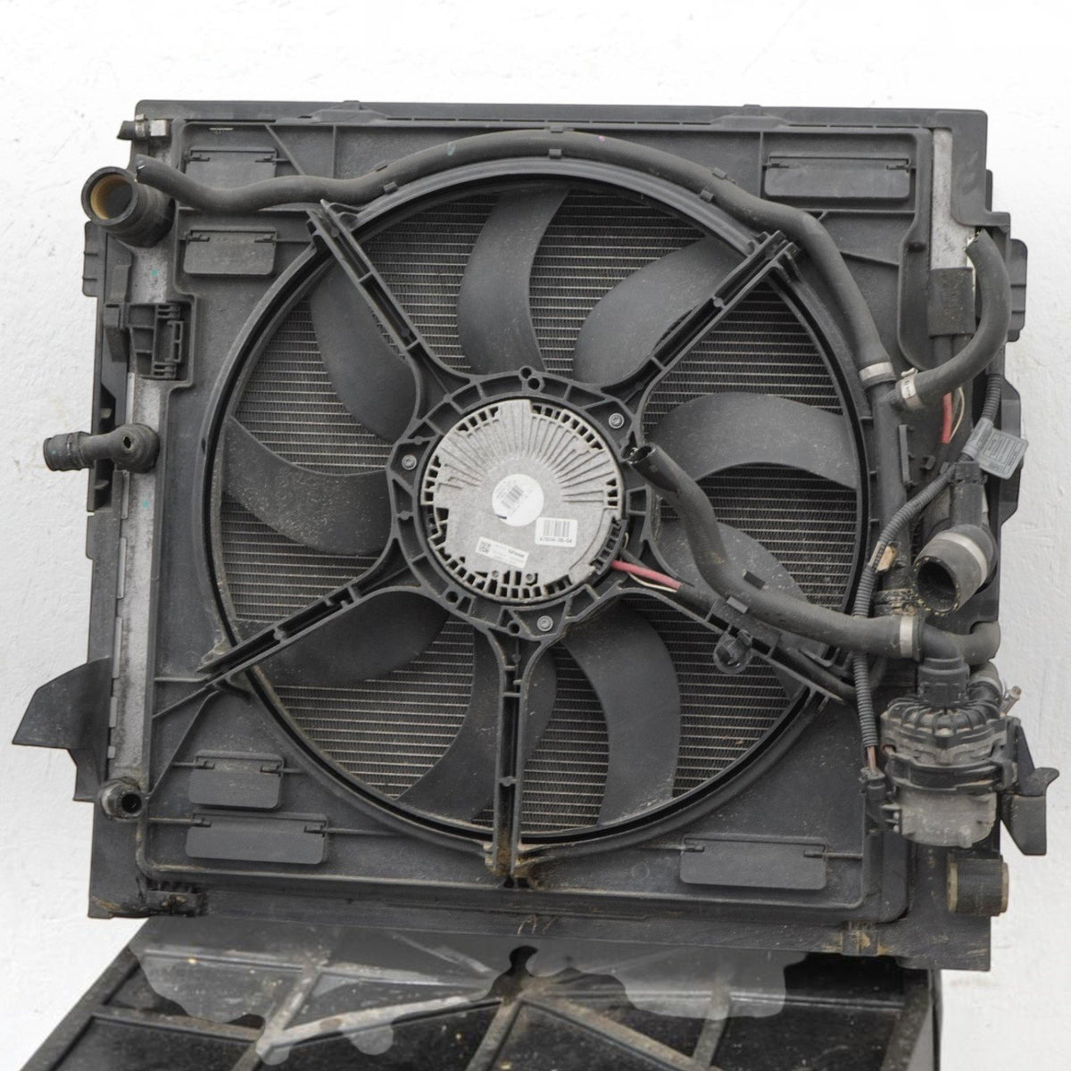 15-19 BMW X6 F16 4.4L Radiator AC Condenser Fan Shroud Cooling 7634472 OEM