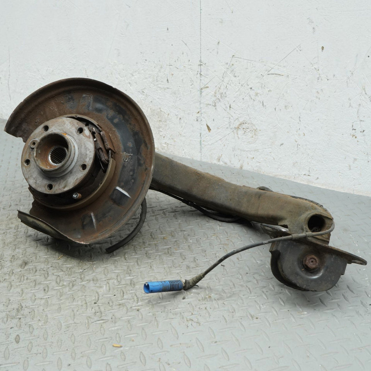 99-06 BMW 320 323 325 328 330 E46 Rear Left Driver Side Knuckle Spindle OEM