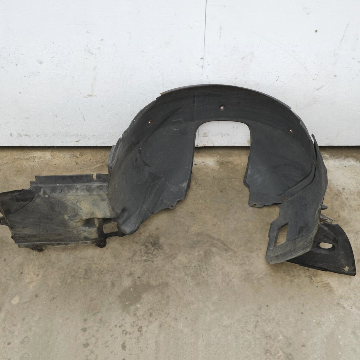 99-05 BMW 330i 325 328 323 E46 Sedan Front Right Inner Fender Liner 51717039678