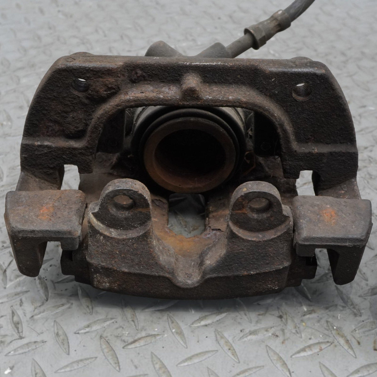 01-05 BMW 330i E46 Sedan Front Left Right Side Brake Caliper 34116765881 OEM