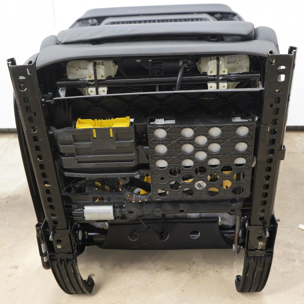 15-19 BMW X6 F16 Front Right Seat LeatherBucket Electric heated 52107329942 OEM