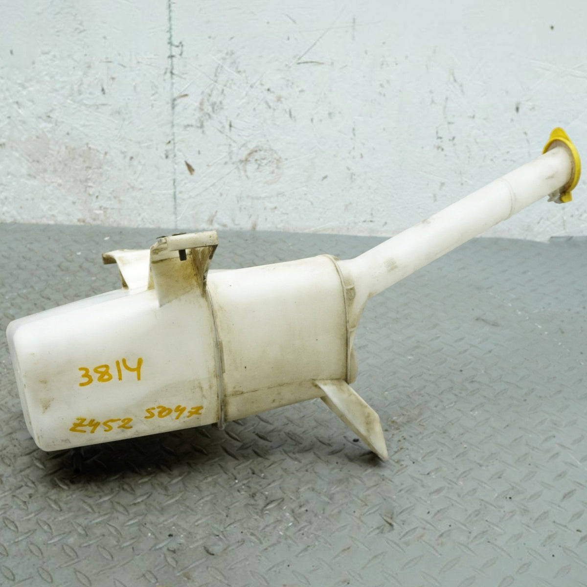 10-14 Ford Mustang GT S197 Windshield Washer Fluid Tank w Pump Cap AR3317B613AA