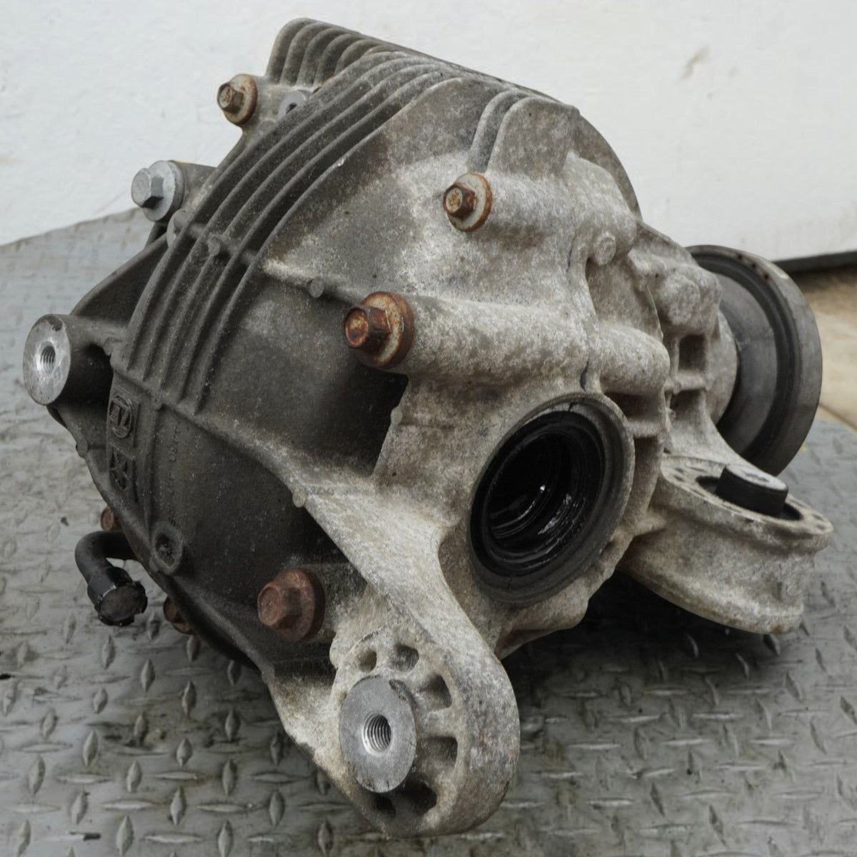 15-23 Dodge Challenger R/T Rear Differential Carrier 3.90 Ratio 05038703AD OEM