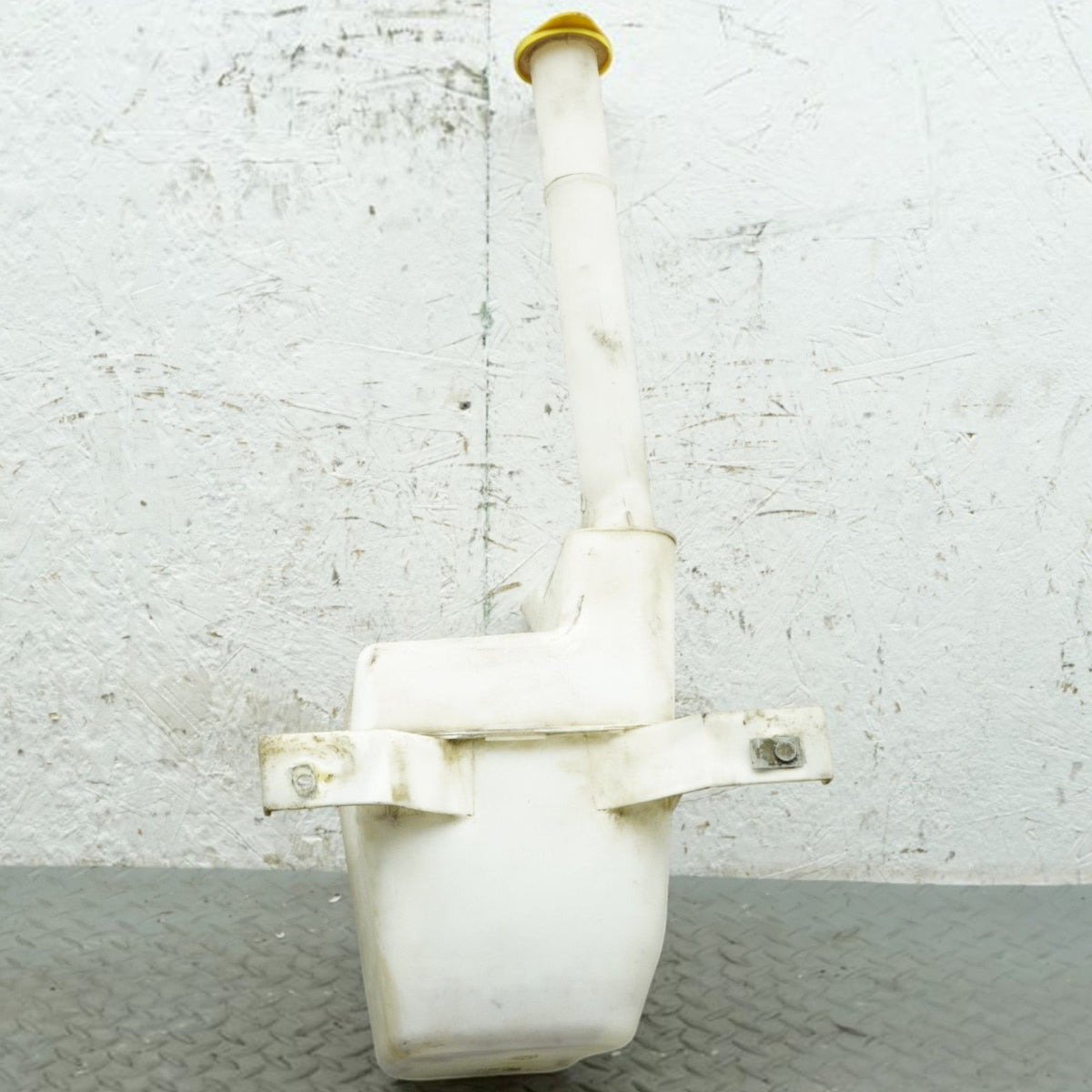 10-14 Ford Mustang GT S197 Windshield Washer Fluid Tank w Pump Cap AR3317B613AA