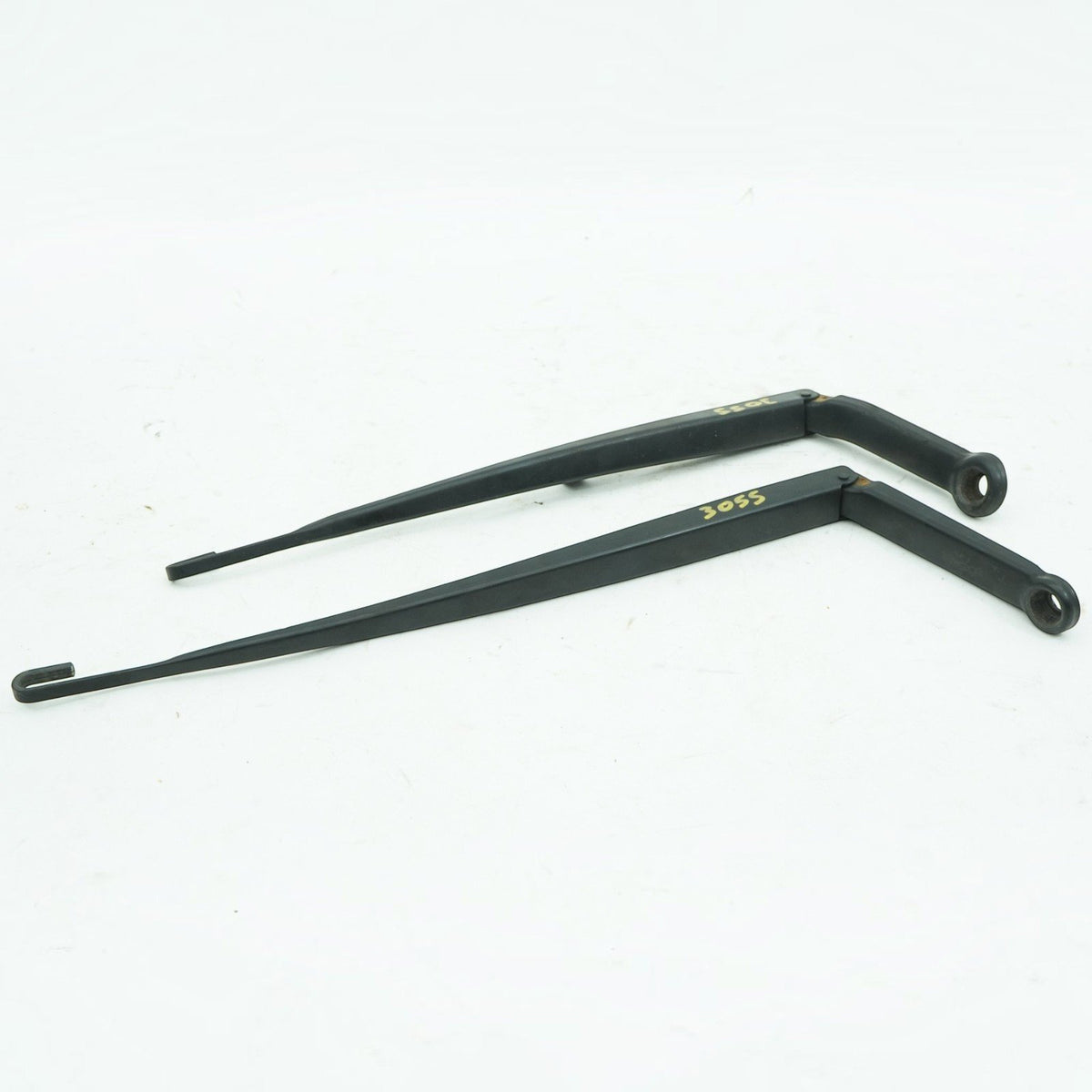 99-06 BMW E46 325i 330i M3 Front Wiper Arm Set LH RH 61617003931 61617007128 OEM