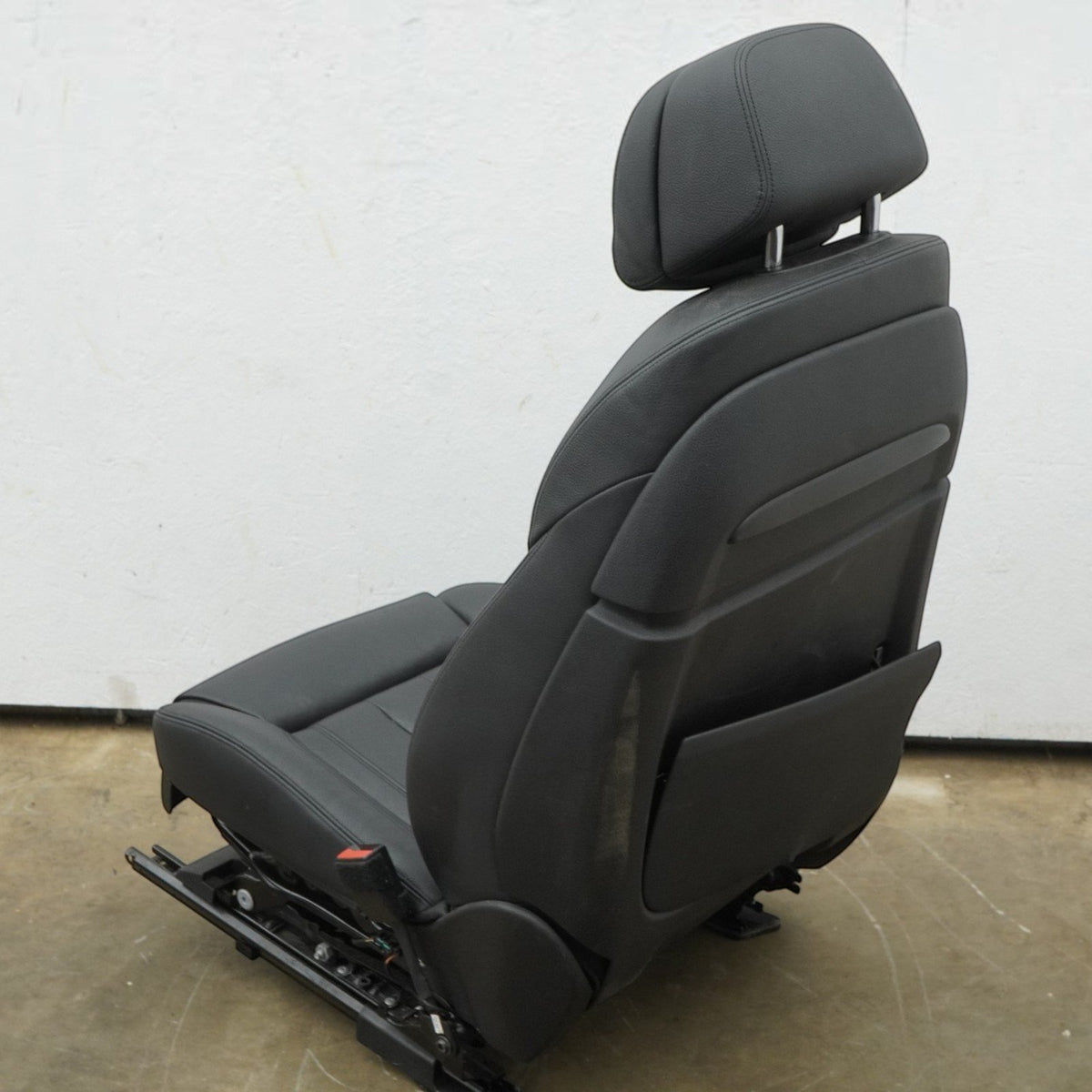 15-19 BMW X6 F16 Front Right Seat LeatherBucket Electric heated 52107329942 OEM