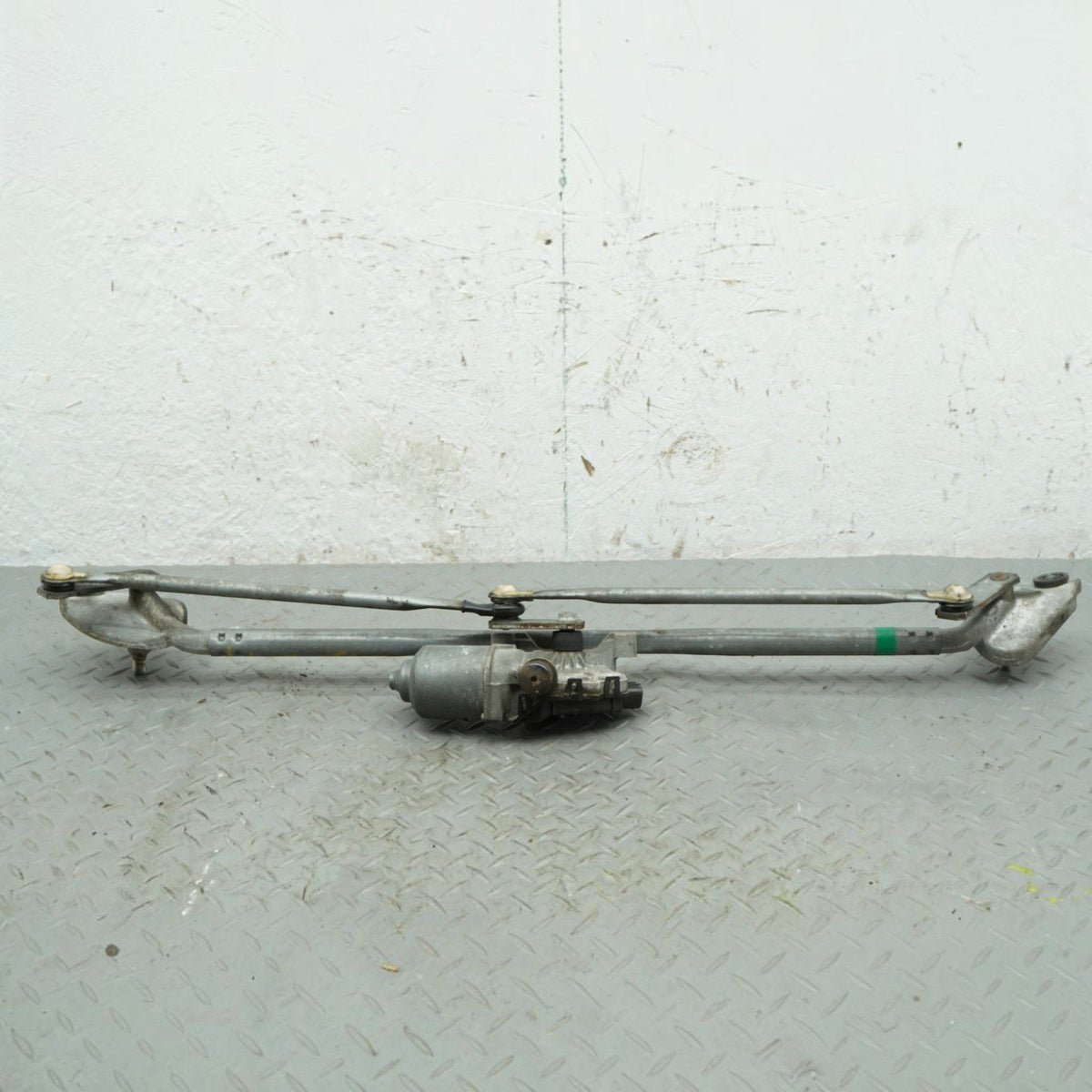 08-23 Dodge Challenger Wiper Linkage Motor Transmission Windshield 05028756AD