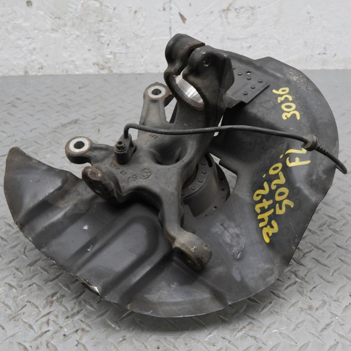 99-06 BMW 320 323 325 328 330 E46 Front Left Spindle Knuckle Hub 31211096429 OEM