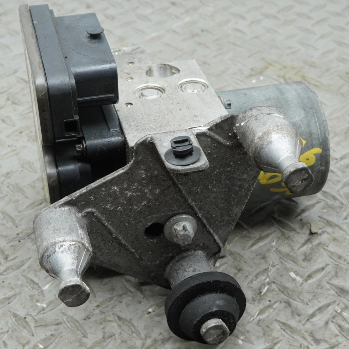 2014 Mercedes E350 C207 ABS Pump Anti Lock Brake Modulator Module A2124311048